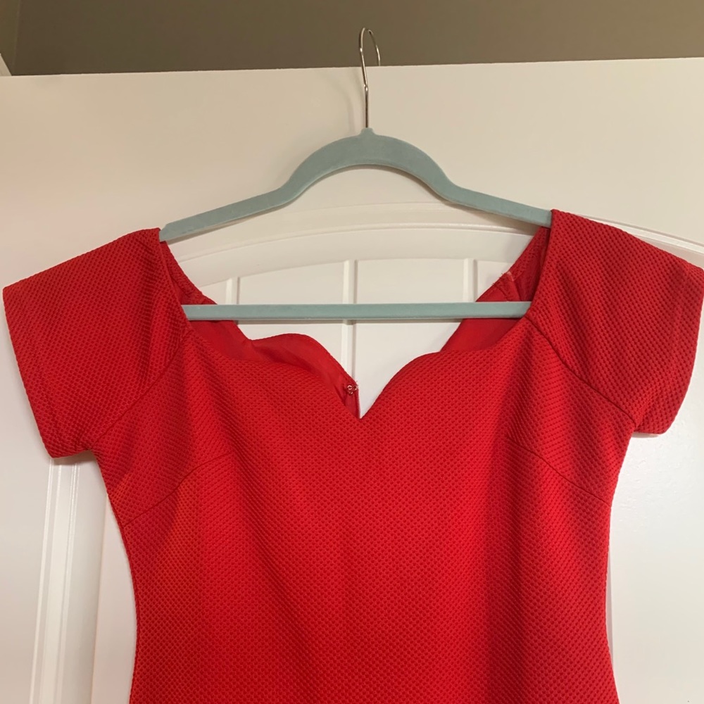 Red dress - Picture 4 of 4
